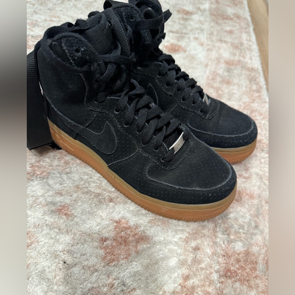 NIKE HIGH TOPS black suede
